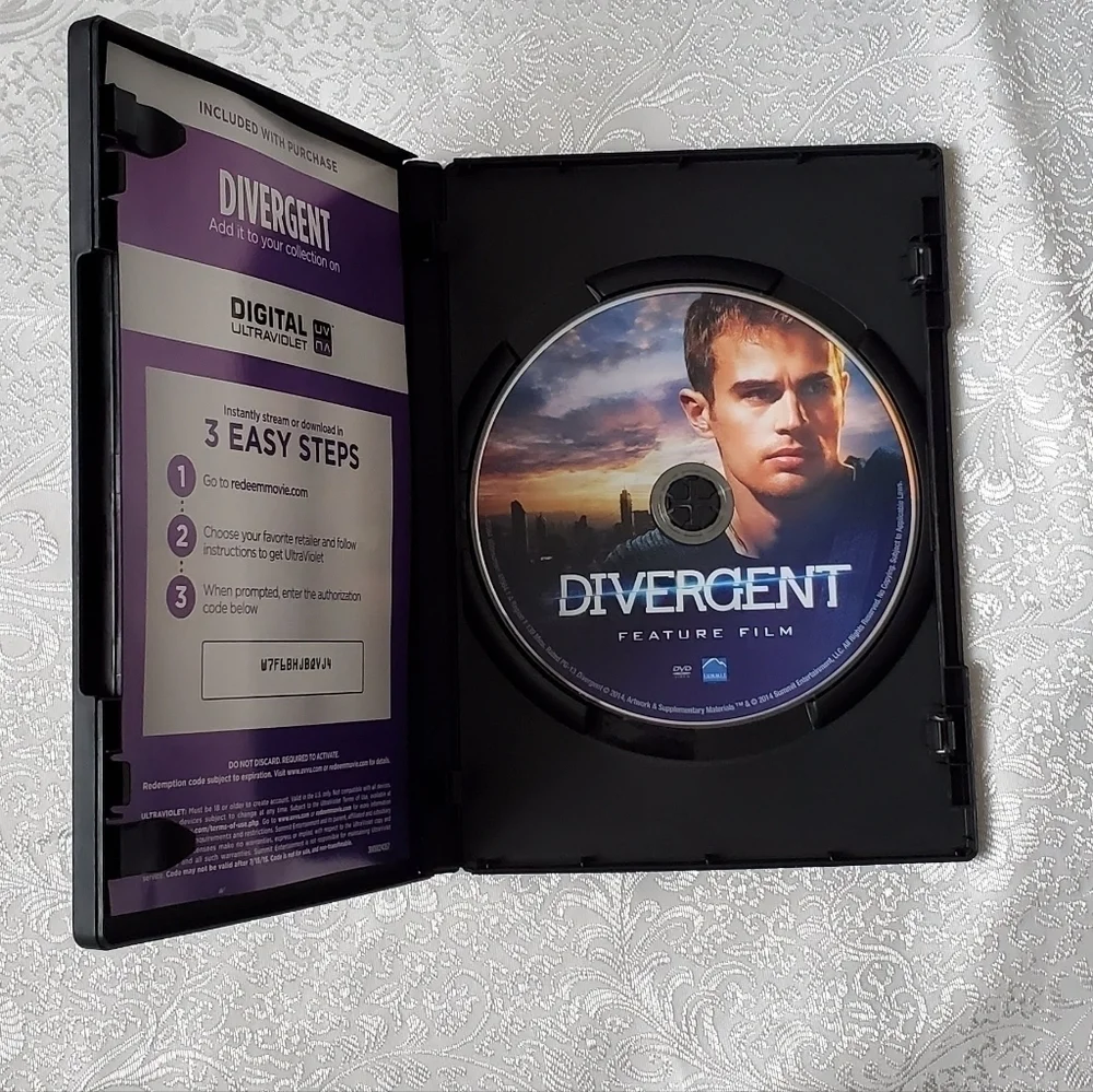 Divergent‎ DVD 1 disc Shailene Woodley Theo James futuristic sci-fi action movie - Picture 2 of 3